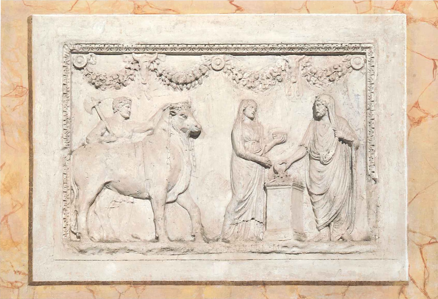 Sala dei Busti, Stucco con scena di sacrificio