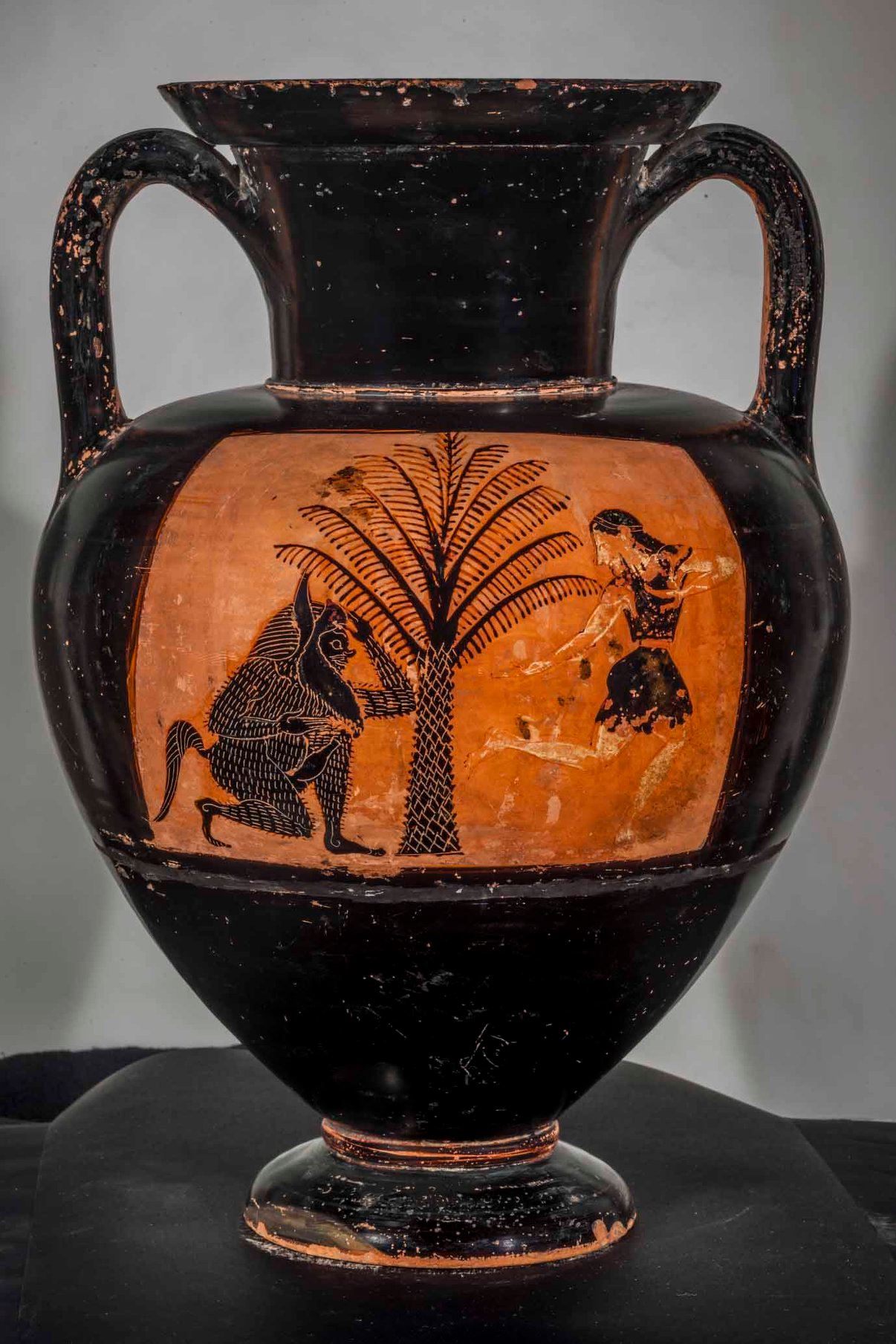 Anfora-psyktèr calcidese del Gruppo delle Anfore Iscritte (550-540 a.C.) Collezione Castellani, Sala 23.