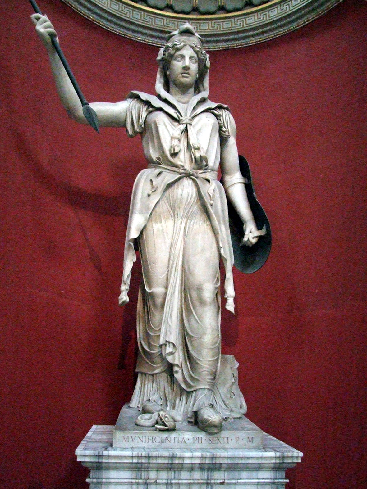 Statua in marmo di Iuno Sospita, Museo Pio Clementino, Città del Vaticano (foto Wikicommons).