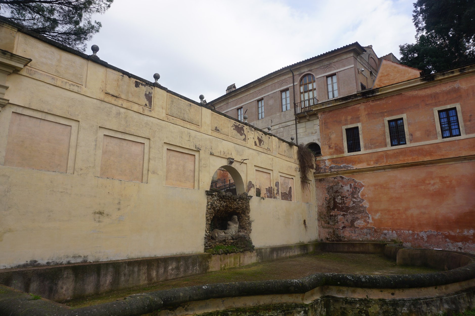 Vasca con statua fluviale nell’attuale zona delle Concerie