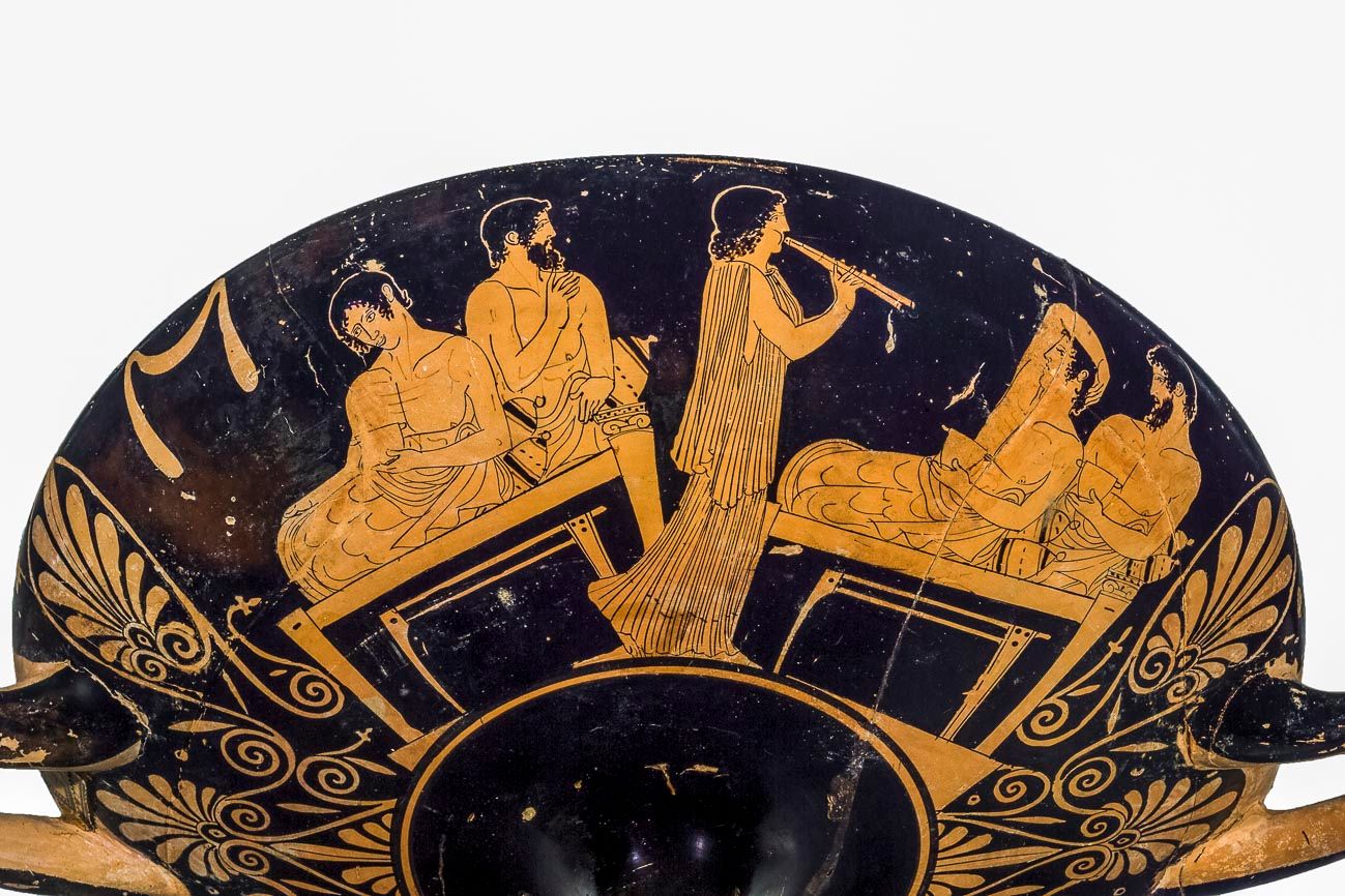 Kylix, ceramica attica a figure rosse, Pittore di Euaion, esterno, 460-450 a.C. Vulci, Necropoli dell'Osteria, Tomba LVI, scavi Mengarelli 1931, Sala 4