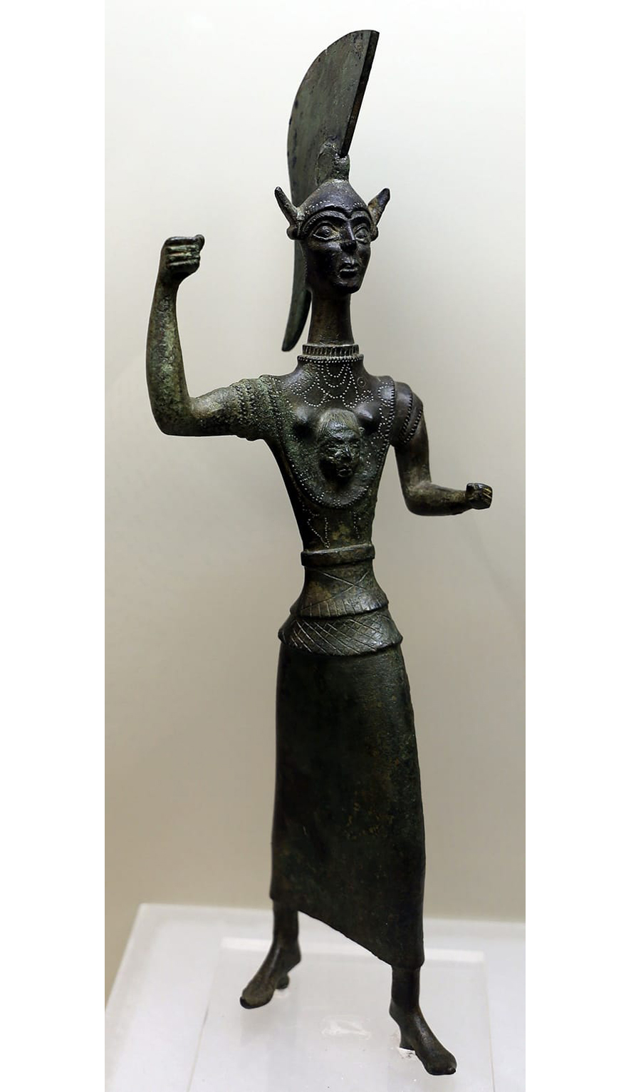 Fig. 1, Statuetta votiva in bronzo di Minerva armata, produzione umbra (Maestro Fiesole), Collezione Kircheriana, 425-400 a.C., Museo Nazionale Etrusco di Villa Giulia, Roma