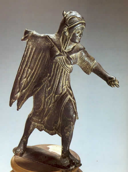 Fig. 3, Statuetta in bronzo di Iuno Sospita, primi decenni del V secolo a.C., Firenze, Museo Archeologico Nazionale