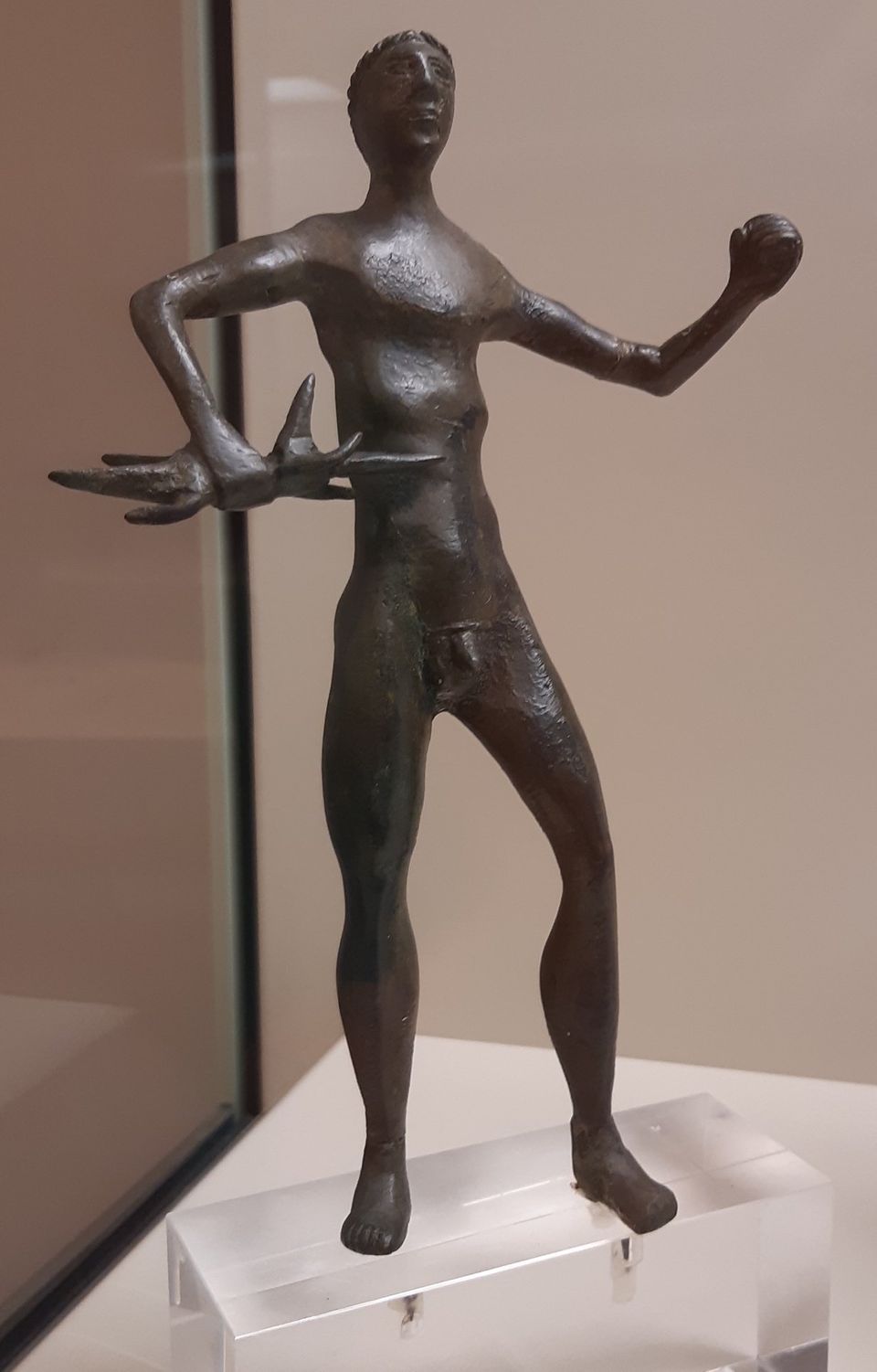 Fig. 1, Statuetta votiva in bronzo di Giove che avanza col fulmine nella mano destra, produzione umbra (Maestro di Fiesole), Collezione Kircheriana, 425-400 aC., Museo Nazionale Etrusco di Villa Giulia, Roma
