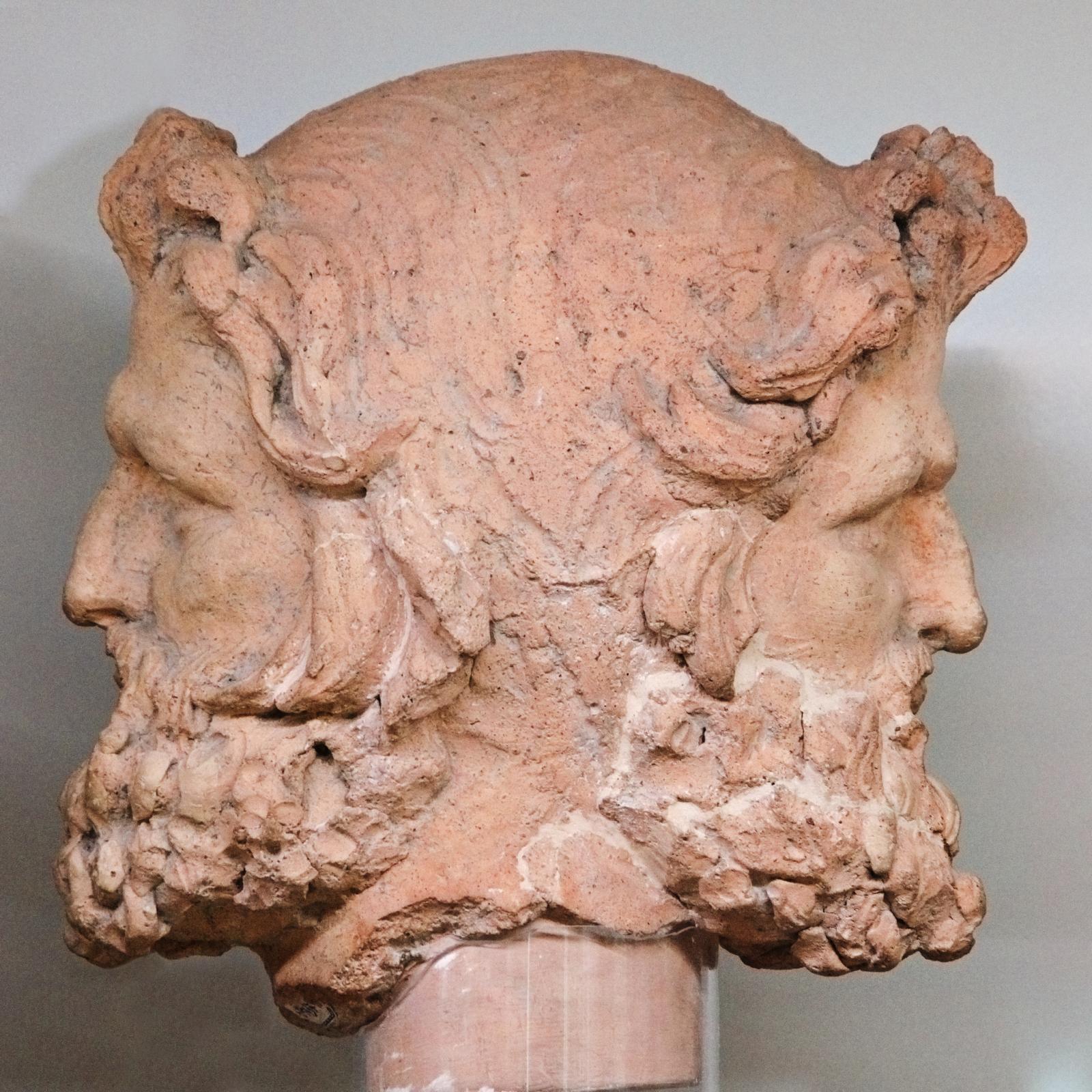 Fig. 2, Testa in terracotta di divinità maschile bifronte (Culsans), IV-I secolo a.C. deposito votivo di porta Nord, Vulci, Museo Nazionale Etrusco di Villa Giulia, Roma