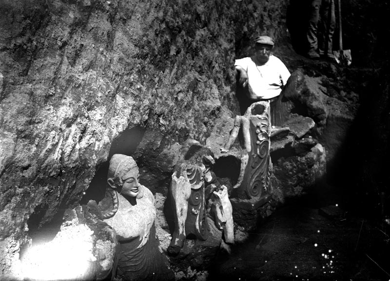 Photograph of Giglioli. Excavation at Portonaccio. Photographic archive, ETRU National Etruscan Museum.