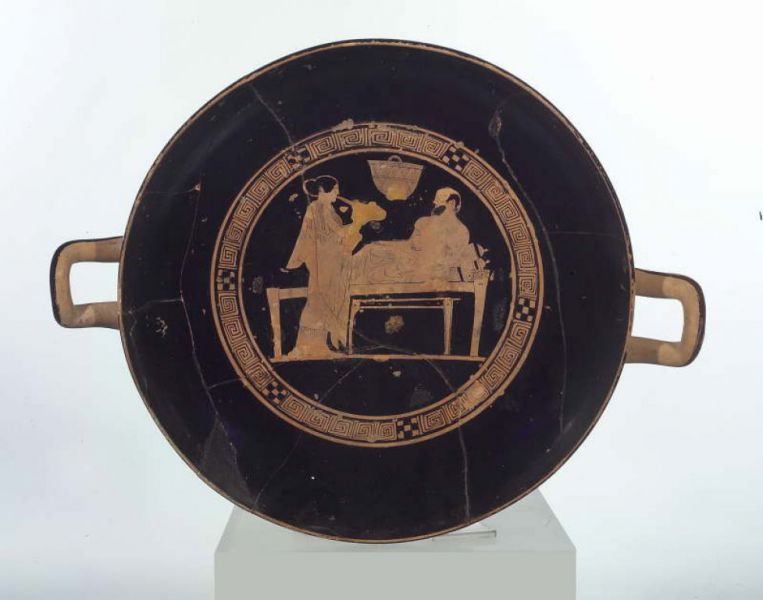 Kylix attica a figure rosse attribuita al Pittore di Euaion