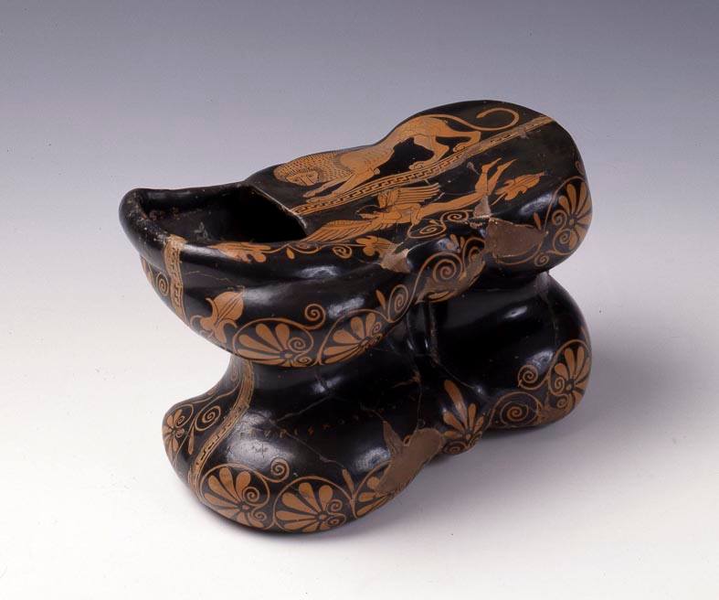 Rhyton a forma di astragalo