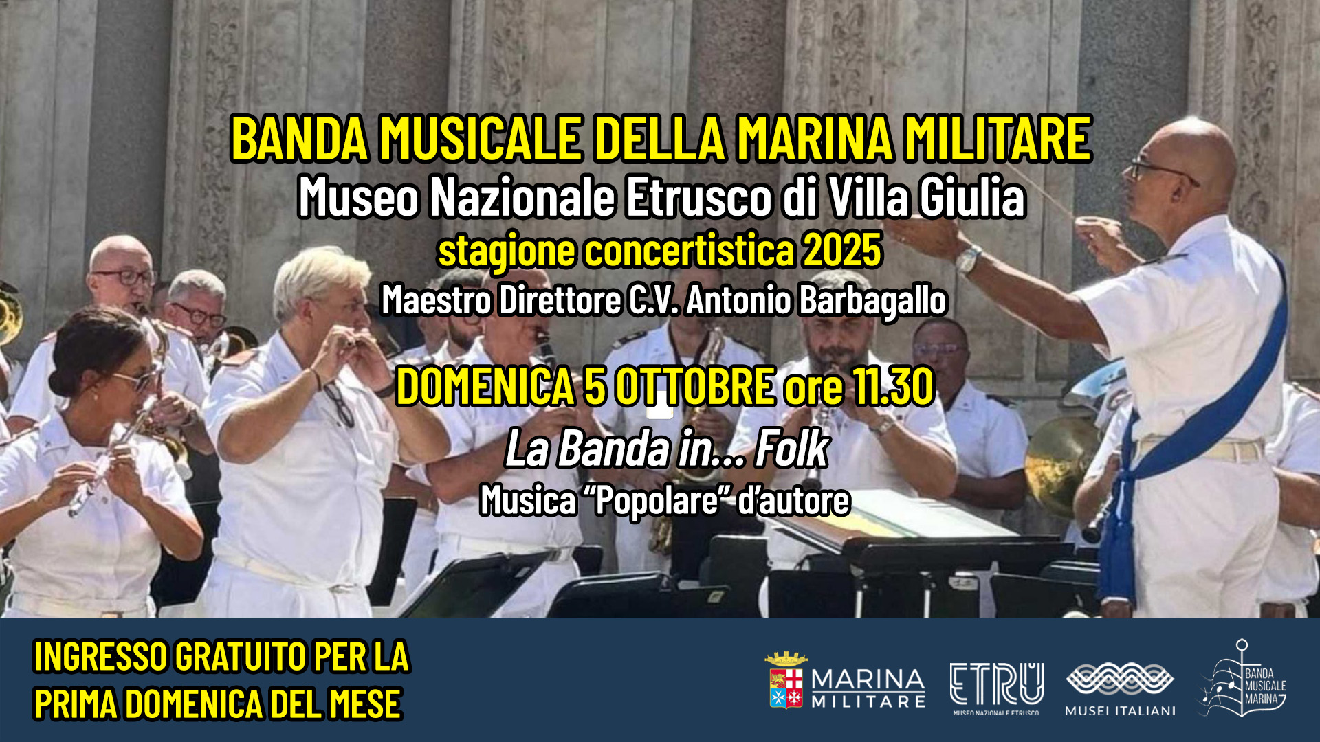 La banda Della marina militare nel cortile di Villa Giulia durante uno dei concerti